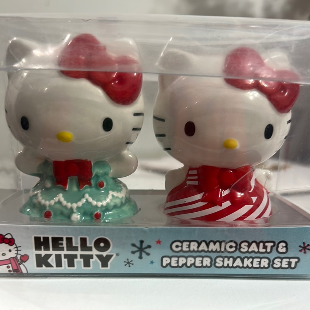 Hello Kitty Ceramic Salt & Pepper Shaker‎ Set - Red, Pink, Green